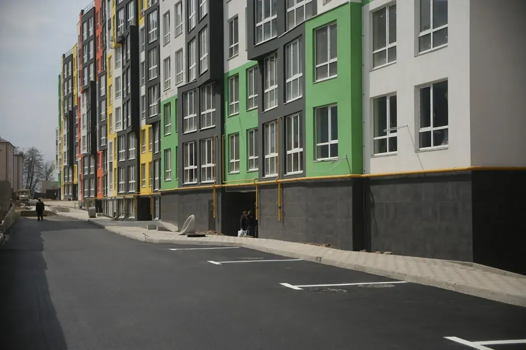 В ЖК Синергія 3+ тривають роботи з благоустрою внутрішньго двору