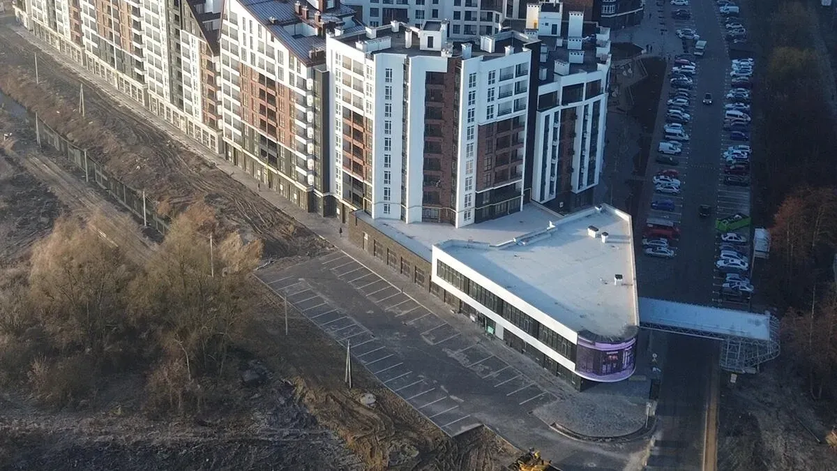 Новая парковка около 13 дома в ЖК Синергия Сити