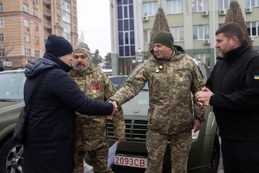 Строительная группа Синергия присоединилась к сбору Ирпенского городского совета и закупила 3 внедорожника для ВСУ