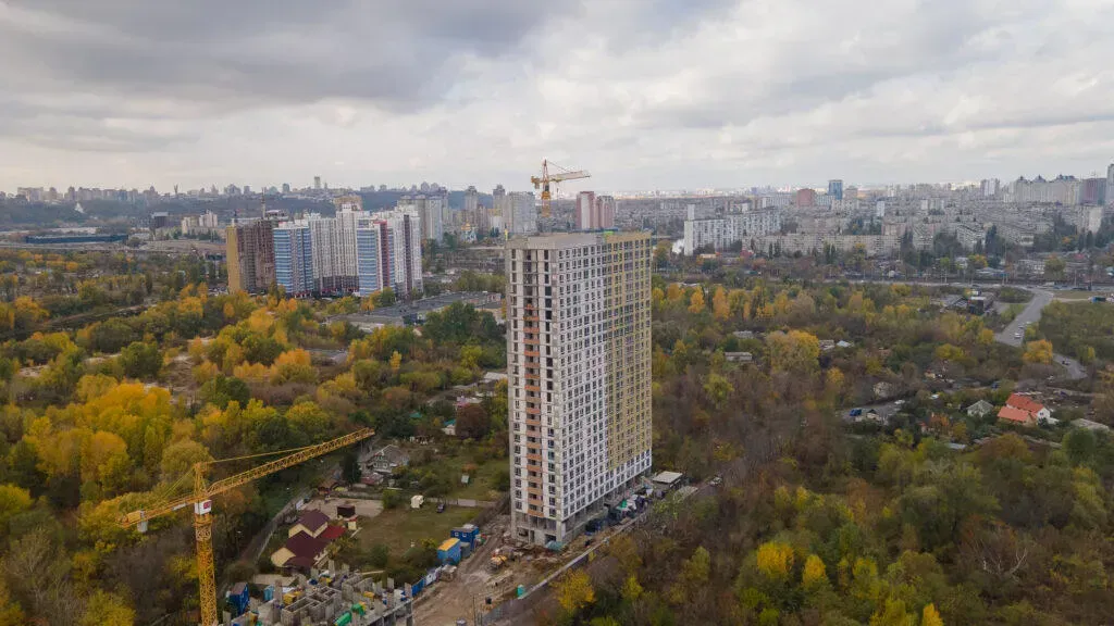 Відчуйте всі переваги життя на межі природи та міста, обираючи квартиру в ЖК Синергія Київ