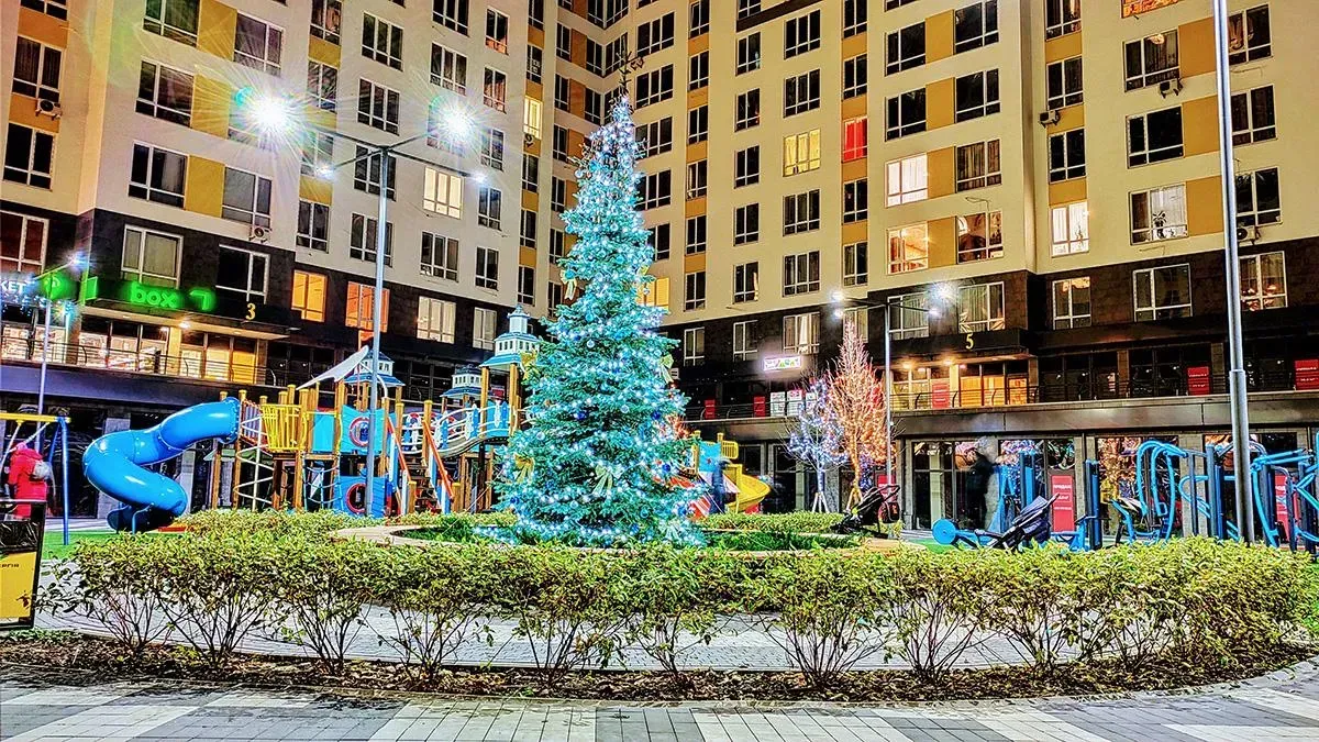 Новорічна магія вже в ЖК Green Side! ЖК підготували до Нового Року і зробили святковий благоустрій