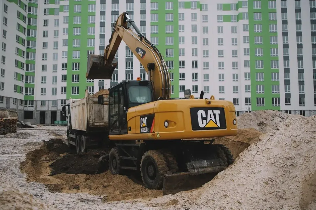 Начали земляные работы на строительной площадке 2-го дома ЖК City Park II-й очереди