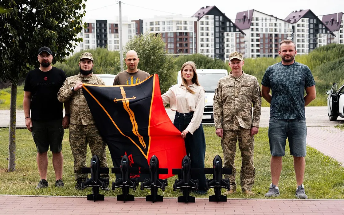 Синергія та Незламні серця передали дрони-перехоплювачі для 210 Окремого штурмового полку