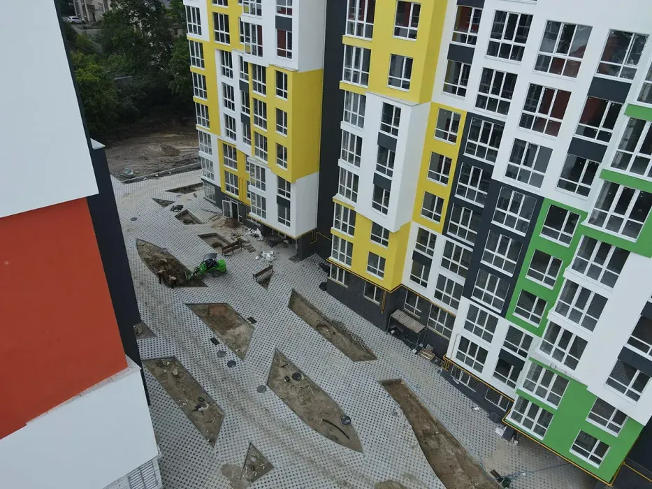 Створюємо прогулянкову аллею в комплексі. В ЖК Синергія 3+ новий етап благоустрою