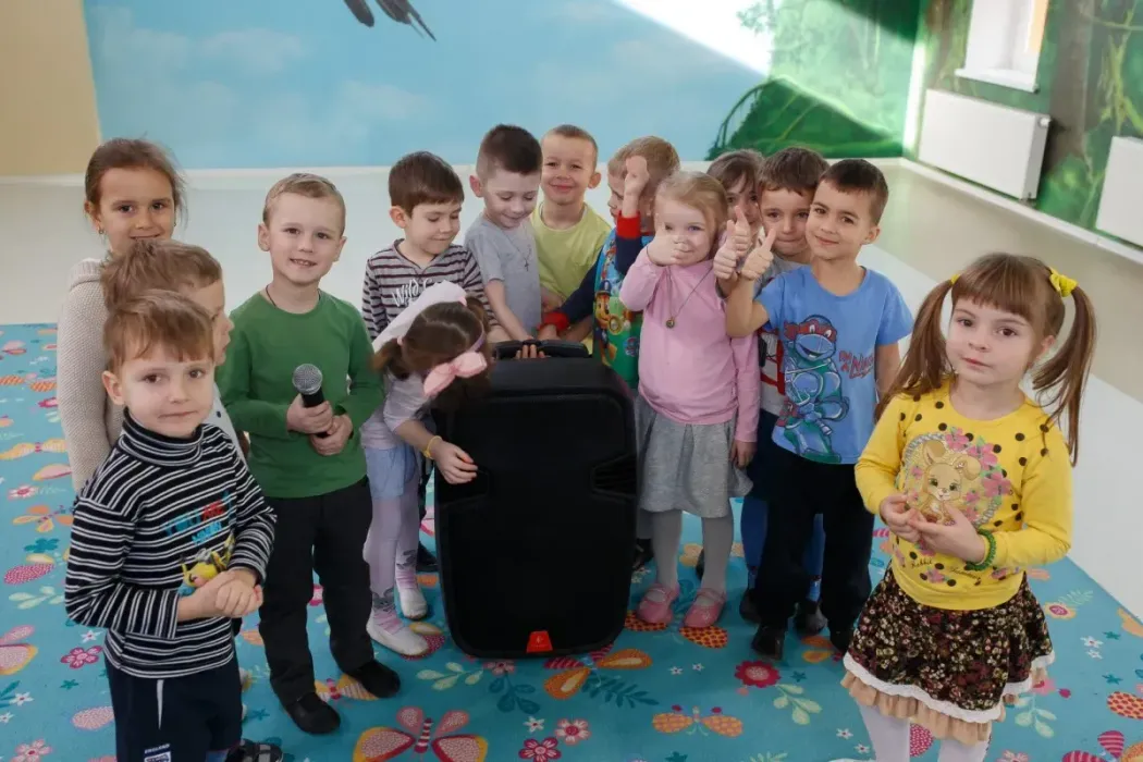 Дітки - в садок, а там – приємний подарунок від Синергії!