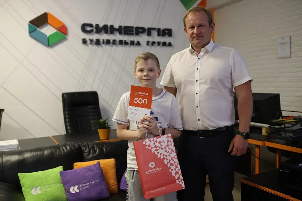 Ігор Оверко, директор Будівельної групи Синергія, привітав учнів в рамках мотиваційної програми "Відмінник Синергії"