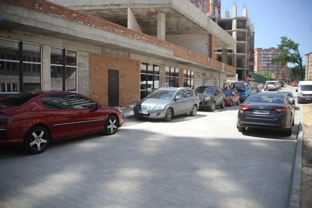 Выложили брусчаткой въездную группу к жилому комплексу City Park