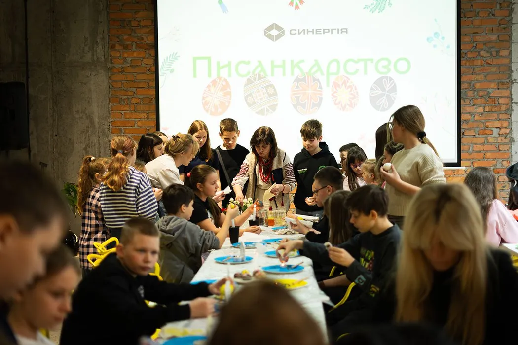 Святковий настрій і традиції: як пройшов майстер-клас з писанкарства у Synergy Hub
