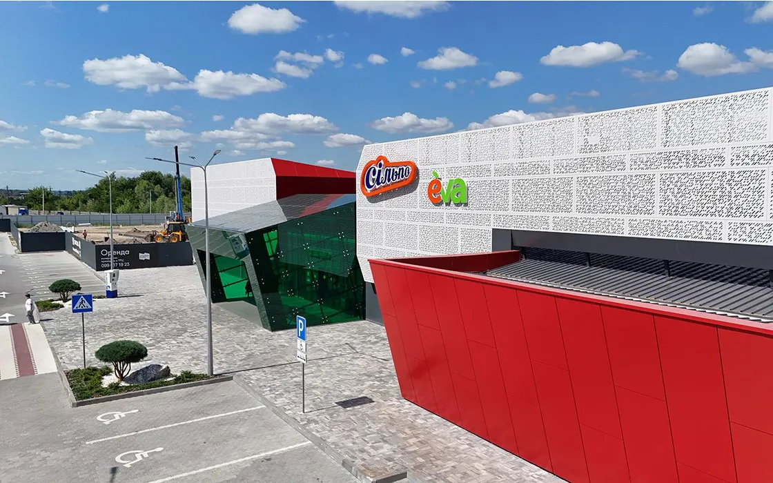 В ТРЦ Synergia Plaza в Ирпене открылись сразу два новых магазина — EVA и E-ZOO