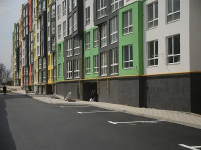 В ЖК Синергія 3+ тривають роботи з благоустрою внутрішньго двору
