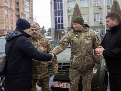 Строительная группа Синергия присоединилась к сбору Ирпенского городского совета и закупила 3 внедорожника для ВСУ