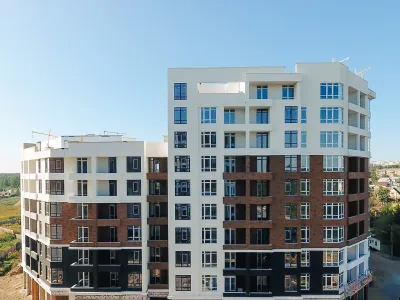 Приступили до монтажу вікон Rehau в 3 черзі будинків ЖК “Синергія 3+”
