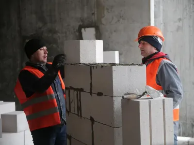 В 10 та 11 секціях ЖК Синергія Сіті розпочали кладкові роботи на другому поверсі