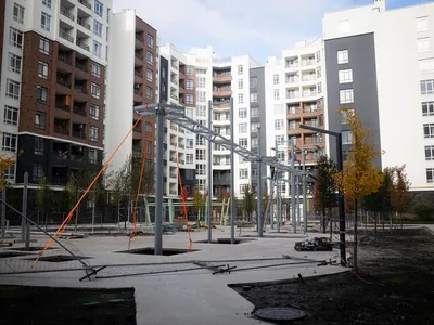 В ЖК Синергия Сити монтируют новую детскую площадку от Hip Park