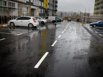 Малюємо розмітку на парковках та дорогах ЖК “Синергія 3”