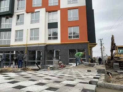 Красивим фасадам — красиве подвір’я. Продовжуємо благоустрій біля 1-6 будинків ЖК Синергія 3+