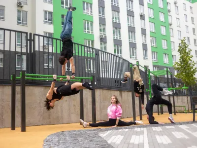 У ЖК City Park облаштували сучасну воркаут зону для занять на свіжому повітрі