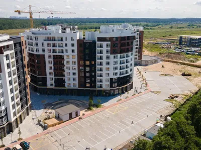 Обустроили новую зону парковки рядом с 5 очередью ЖК Синергия Сити