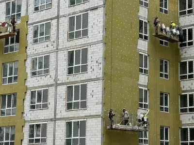 Фінішуємо фасади: останній будинок ЖК City Park II черга утеплюємо мінеральною ватою