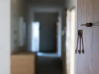 Получили дизайнерские входные двери для 24 дома ЖК Синергия Сити и уже начали их установку