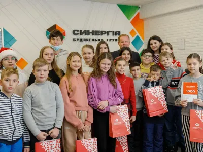Игорь Оверко, директор Строительной группы Синергия, поздравил в эти выходные отличников Синергии