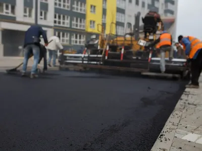 Парковки на території ЖК “Синергія 3” заасфальтовано - комфорт мешканців понад усе!