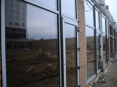Встановлюємо вікна та двері для комерційних приміщень в ЖК Green Side