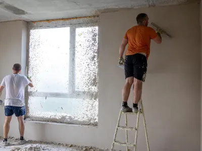 В ЖК Синергия Киев начали штукатурить квартиры
