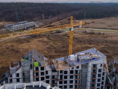Продолжаем строительство скатных крыш в 15 и 16 домах ЖК Синергия Сити