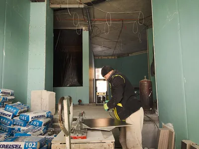 У 29 будинку ЖК Синергія Сіті розпочали оздоблення лобі