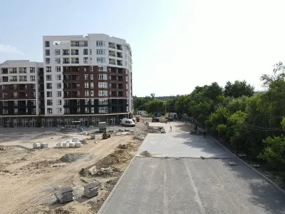 До ЖК Синергія Сіті вестиме надійна дорога з бетонної бруківки