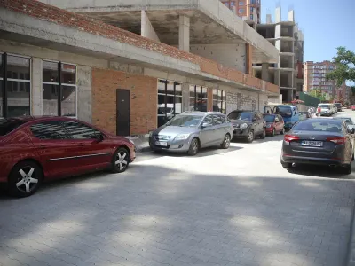 Вимостили бруківкою в’їзну групу до житлового комплексу City Park