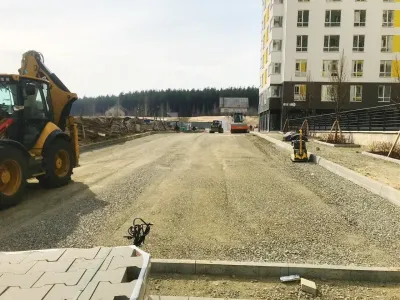 Влаштовуємо під’їзди навколо ЖК Green Side по-новому — укладаємо тротуарну плитку