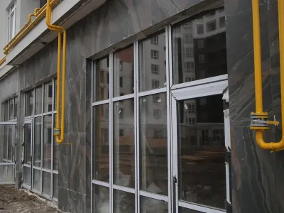 Тривають фасадно-оздоблювальні роботи 1-го поверху у 7, 8 та 9 секціях ЖК Синергія Сіті