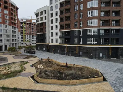 Встановлення системи автополиву. Продовжуємо роботи по благоустрою в ЖК Синергія Сіті
