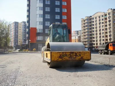 Встигнемо заасфальтувати прибудинкову територію ще до Великодня