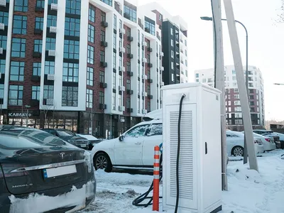 У ЖК Синергія Сіті встановили швидкісну зарядну станцію для електромобілів