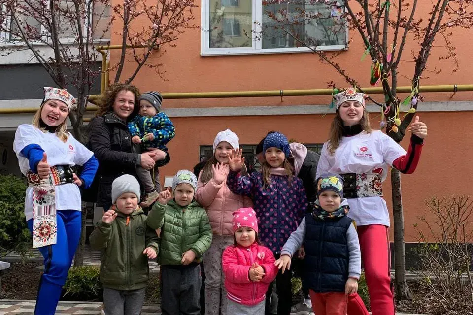 Синергія створює радісні традиції — разом з мешканцями прикрасили Великоднє дерево! - 27