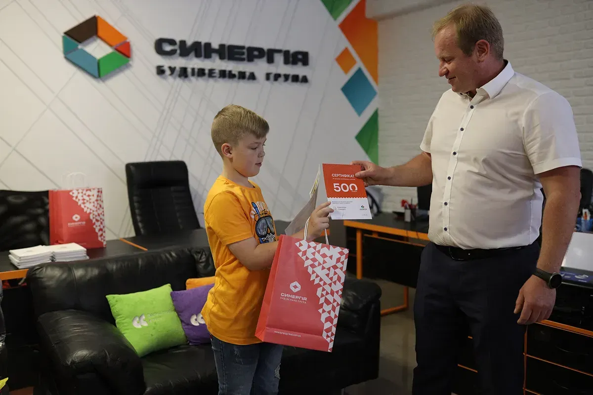 Ігор Оверко, директор Будівельної групи Синергія, привітав відмінників Синергії - 6