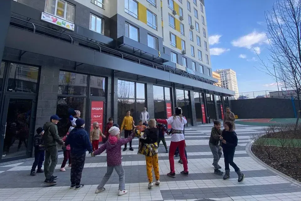 Синергія створює радісні традиції — разом з мешканцями прикрасили Великоднє дерево! - 9