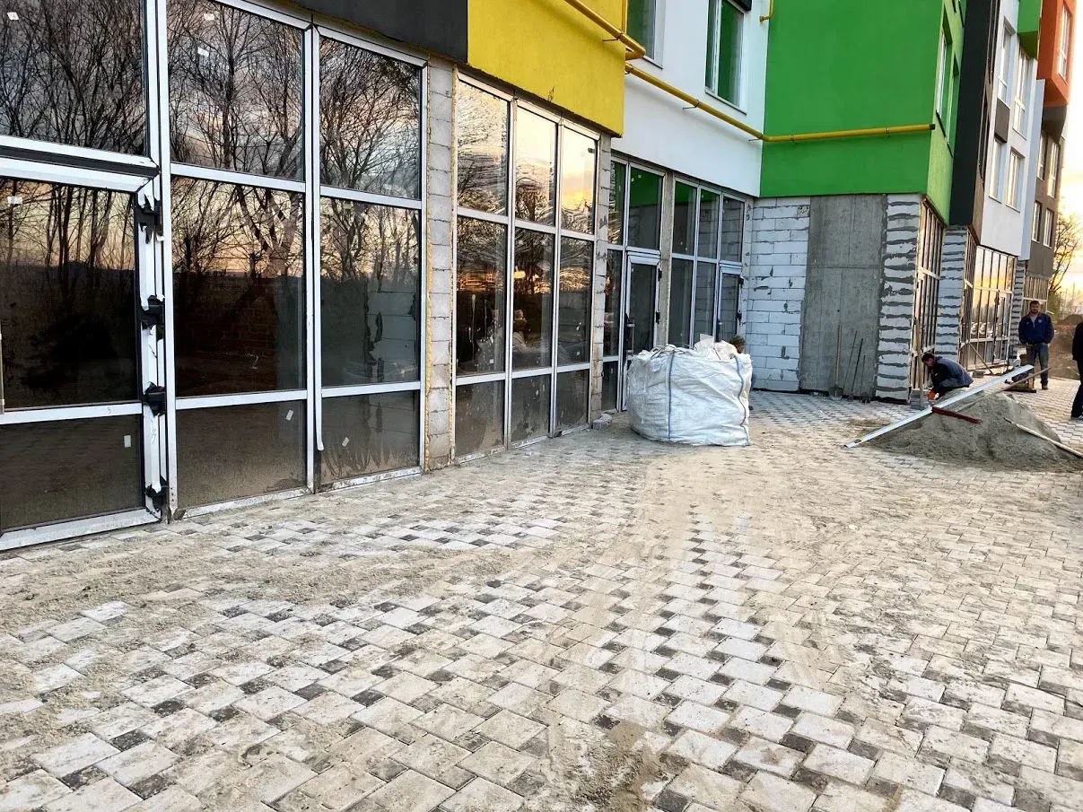 Красивим фасадам — красиве подвір’я. Продовжуємо благоустрій біля 1-6 будинків ЖК Синергія 3+ - 3