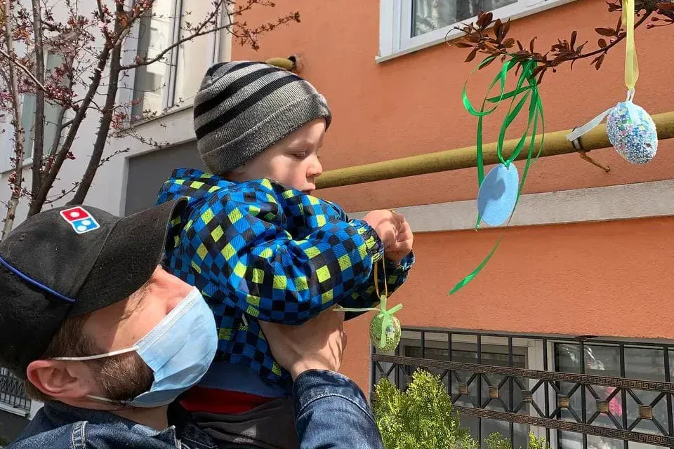 Синергія створює радісні традиції — разом з мешканцями прикрасили Великоднє дерево! - 24