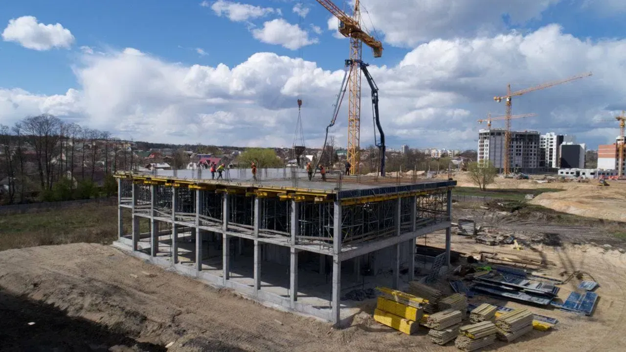 Новини з будівництва школи-ліцею “Синергія”: готове перекриття другого поверху - 1