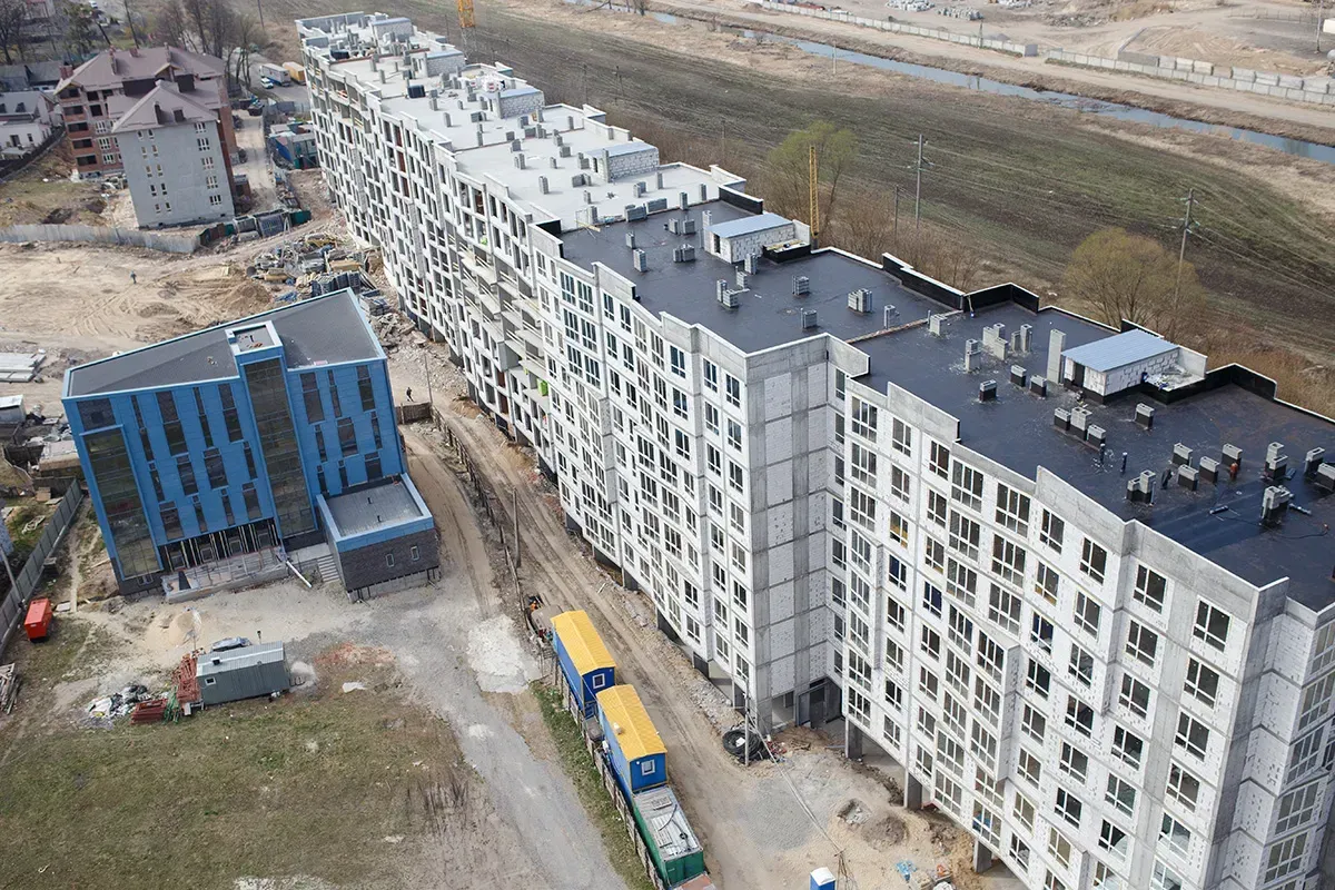 Гідроізоляцію даху на будинках ЖК “Синергія 3+” розпочато згідно з графіком! - 1