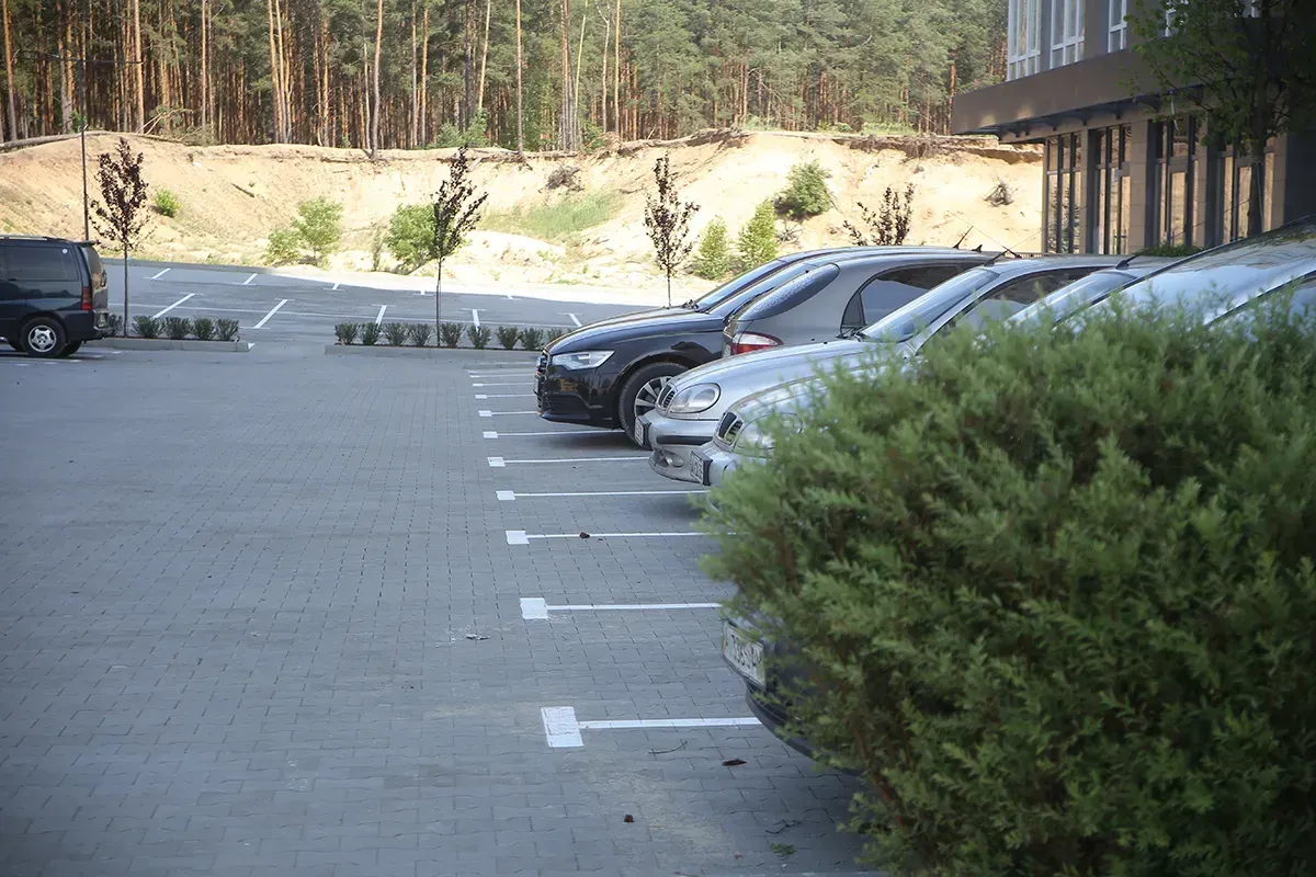 Завершуємо благоустрій в ЖК Green Side: нанесли дорожню розмітку на парковці - 3